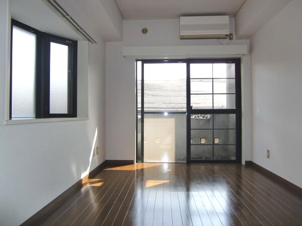 リビング・居室(★角部屋で明るい洋室です★)