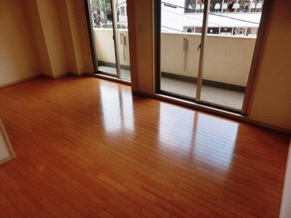 その他室内・内装(広々としたフローリングのお部屋です)