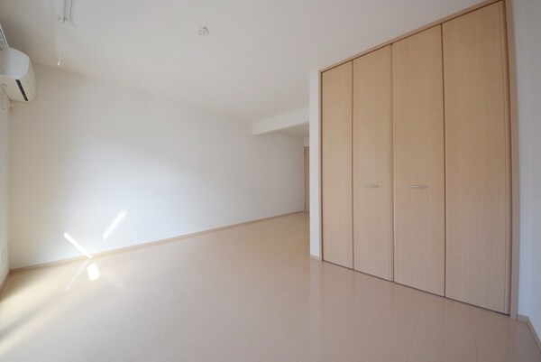 寝室(★綺麗なフローリングのお部屋です★)