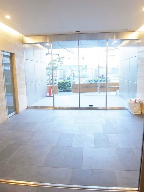 ロビー(部屋探しは株式会社　タウンハウジング　までお気軽にお問合せ…)