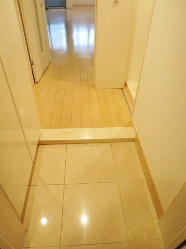 玄関(お部屋探しは株式会社　タウンハウジング　までお気軽にお問合…)
