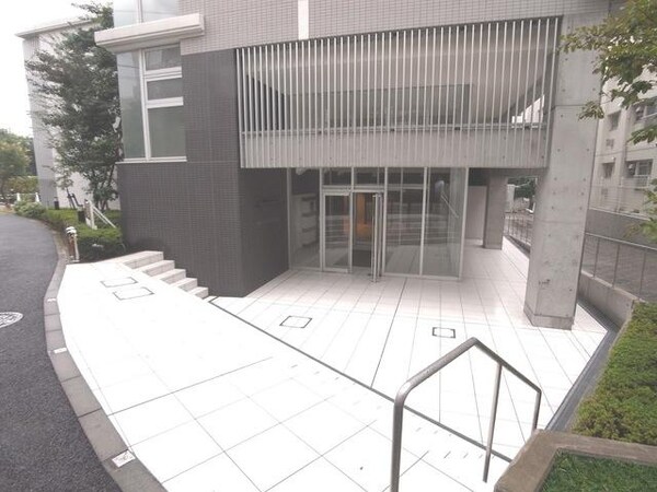 エントランス(部屋探しは株式会社　タウンハウジング　までお気軽にお問合せ…)