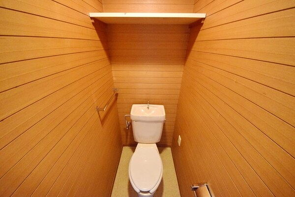 トイレ(★棚もあるトイレスペースです★)
