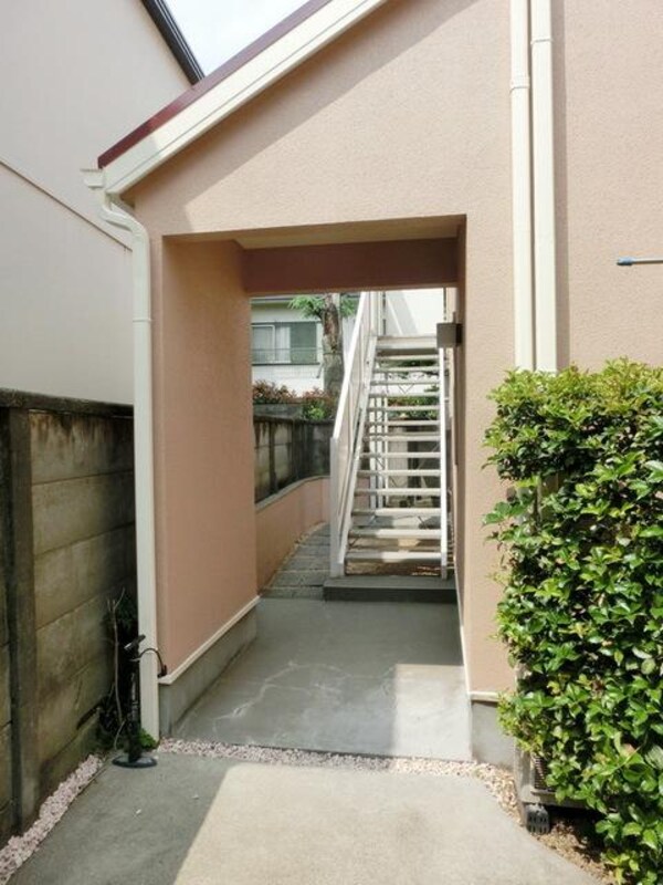 エントランス(★アパートへの入り口♪★)