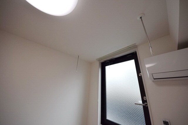 物件内観写真11　(室内物干し)
