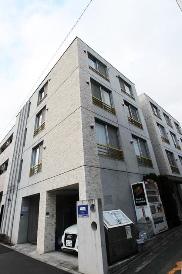 外観(★外観はお洒落なコンクリート打ち放し★)