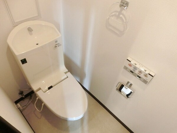 トイレ(お問合せは(株)タウンハウジングレジデンス事業部【03-…)