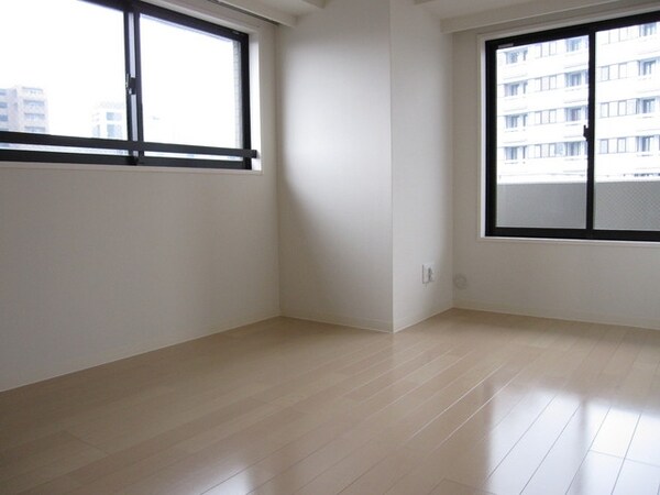 その他室内・内装(★洋室６．８帖２面採光★)