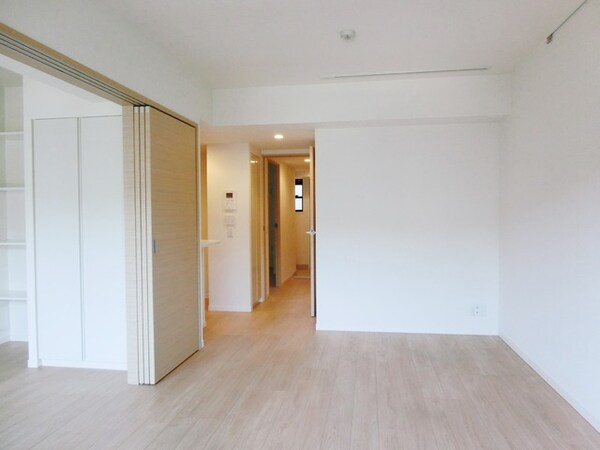 リビング・居室(★明るいリビングスペースでごゆっくりお寛ぎ頂けます★)