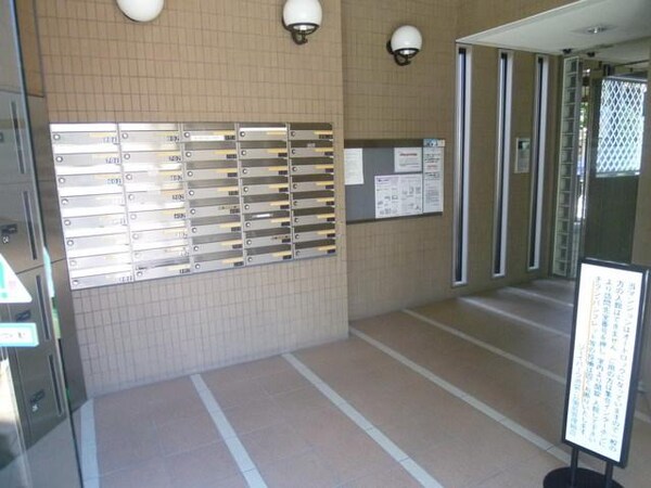 ロビー(部屋探しは株式会社　タウンハウジング　までお気軽にお問合せ…)