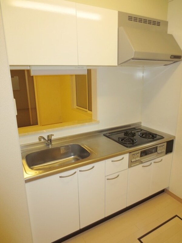 キッチン(★３口ガスコンロでお料理も充実★)