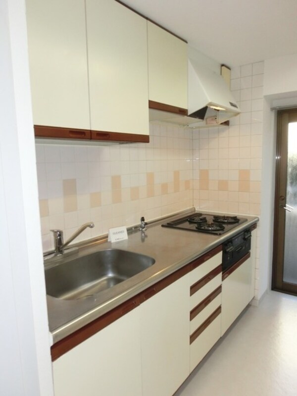 キッチン(★ガスコンロ３口グリル付システムキッチンです★)