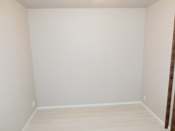 その他室内・内装(★キレイなフローリングの6.1帖洋室です★)