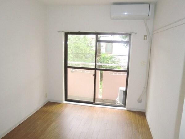 リビング・居室(★南東面の明るい洋室５．９帖です★)