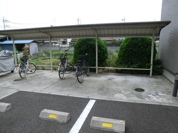 共有部分(屋根付き駐輪場)