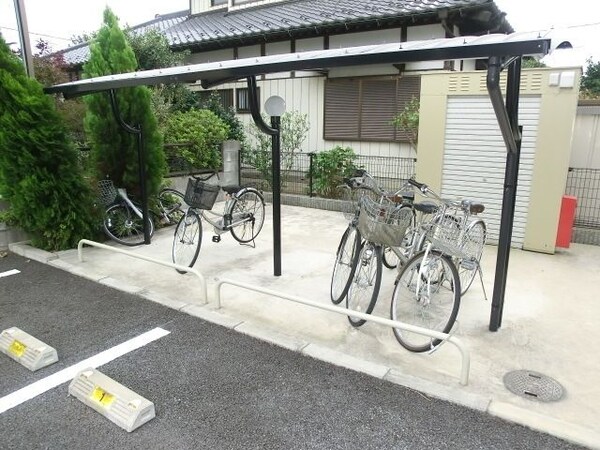 共有部分(屋根付き自転車置き場)