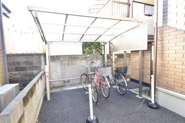 共有部分(屋根付き駐輪場)