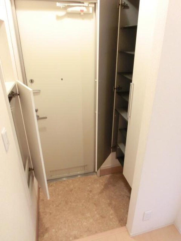 玄関(※別号室参考写真です)