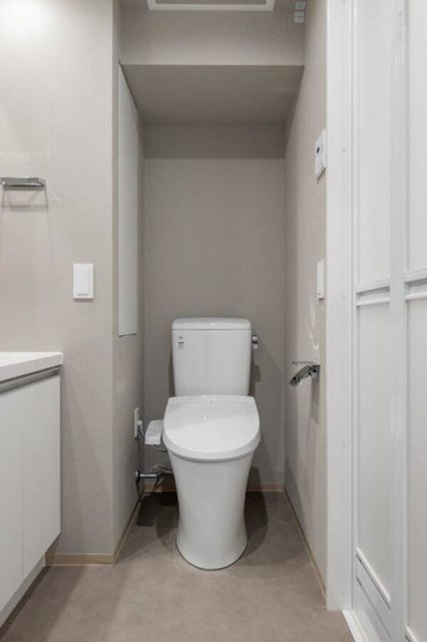 トイレ(Aタイプ2024年4月撮影 同タイプ402号室の写真です。)
