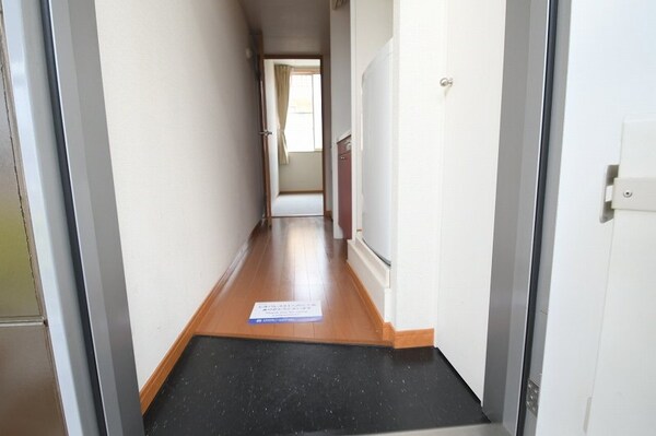 玄関(同タイプの部屋の写真です)