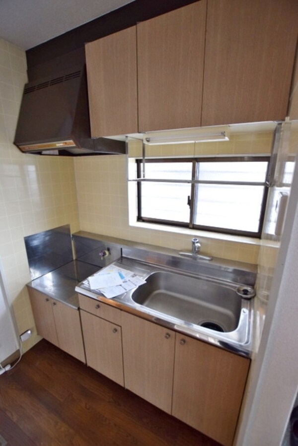 キッチン(★★小窓付きで明るいお部屋です★★)