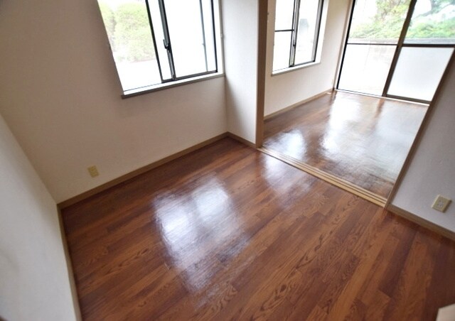 物件内観写真5　(★★窓が多く明るいお部屋です★★)