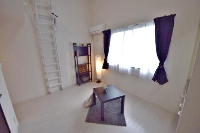 物件内観写真2　(★★広く使えるリビング★★)