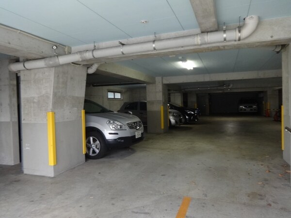 駐車場(★★屋根付駐車場★★)