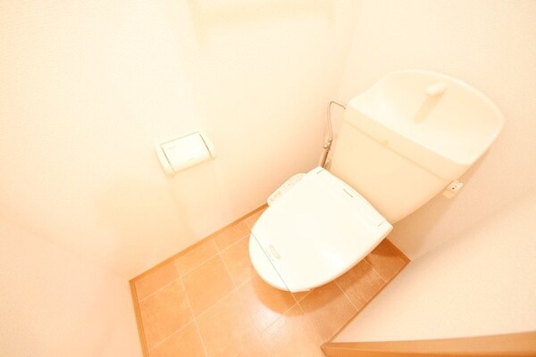 トイレ(同物件別部屋参考)