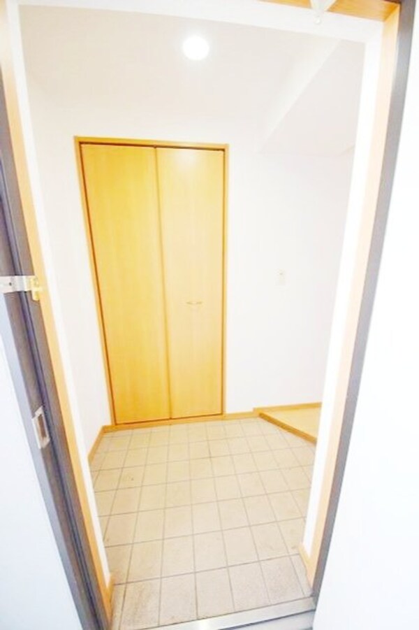 玄関(★★風通しの良い2面採光★★)