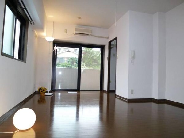 リビング・居室(ＬＤＫ１３帖のリビングです)