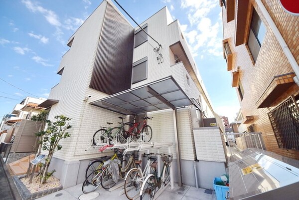 外観(★★3路線利用できる駅まで6分★★)