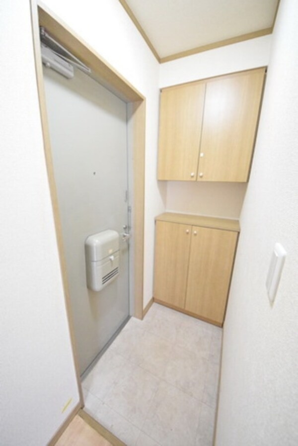 玄関(同物件別部屋)