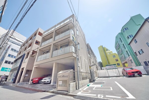 外観(物件横コインパーキングあります)
