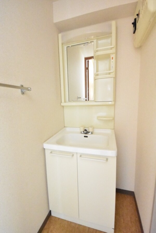 洗面(※同間取り別部屋参考写真)