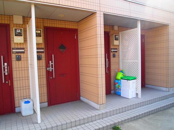 エントランス(★鎌倉駅徒歩圏内！★3口コンロ付システムキッチン★)