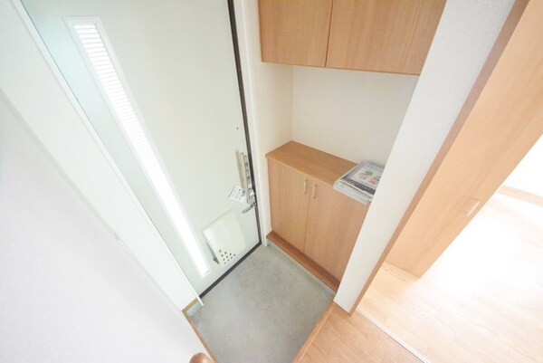 玄関(玄関横シューズBOX完備)