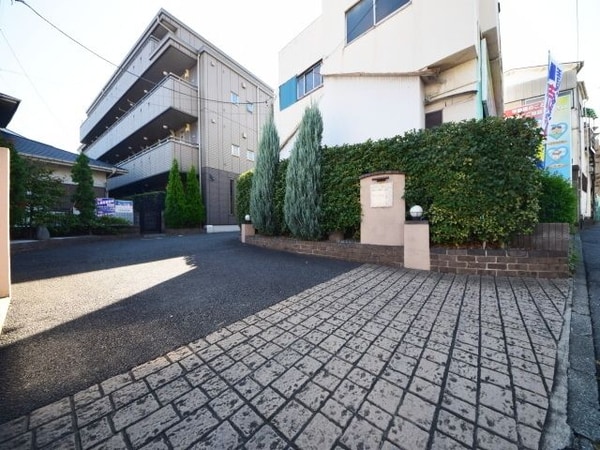 エントランス(★★敷地内ゴミ置き場あり★★)