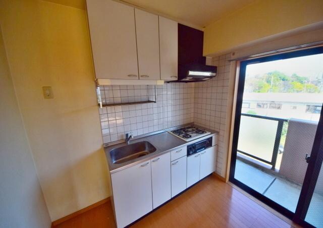 物件内観写真3　(★★収納付キッチンです★★)