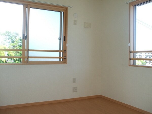 寝室(★★角部屋２面採光★★)