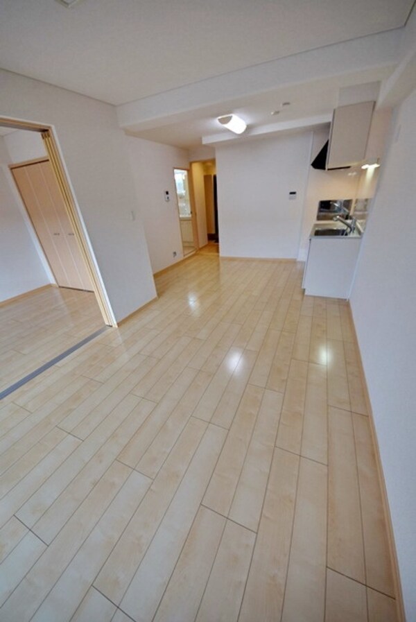 リビング・居室(綺麗なフローリングのお部屋です)