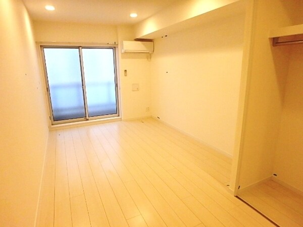 リビング・居室(★洋室８．１帖のお部屋です★)
