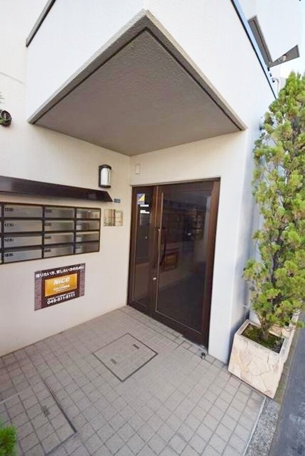 エントランス(★駅近！通勤通学にも便利！★)