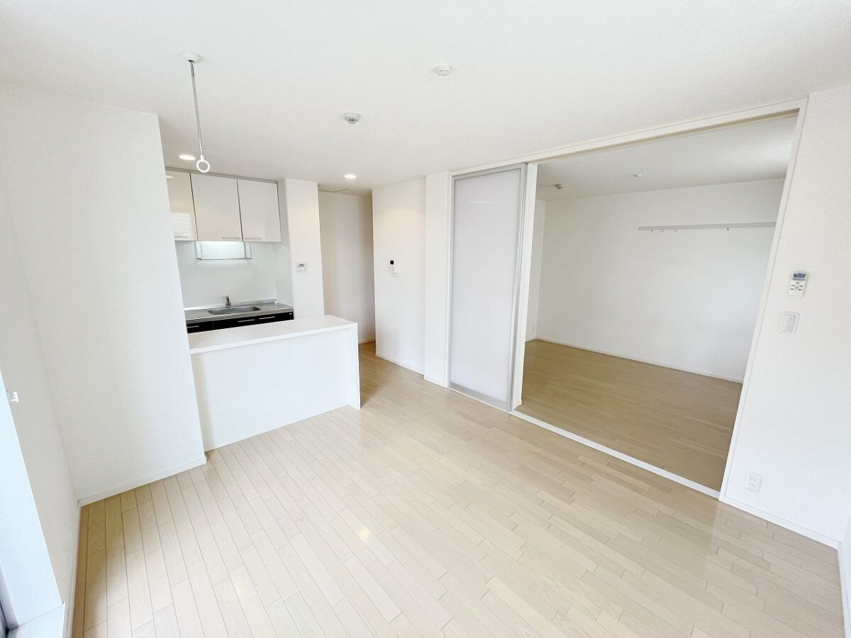 物件内観写真2　(★カウンター付きのキッチン★)