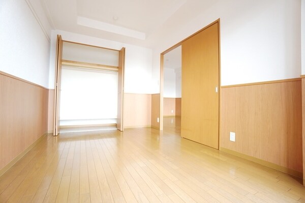 寝室(※別部屋参考写真です)
