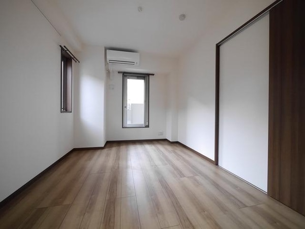 寝室(★フローリングのキレイなお部屋★)