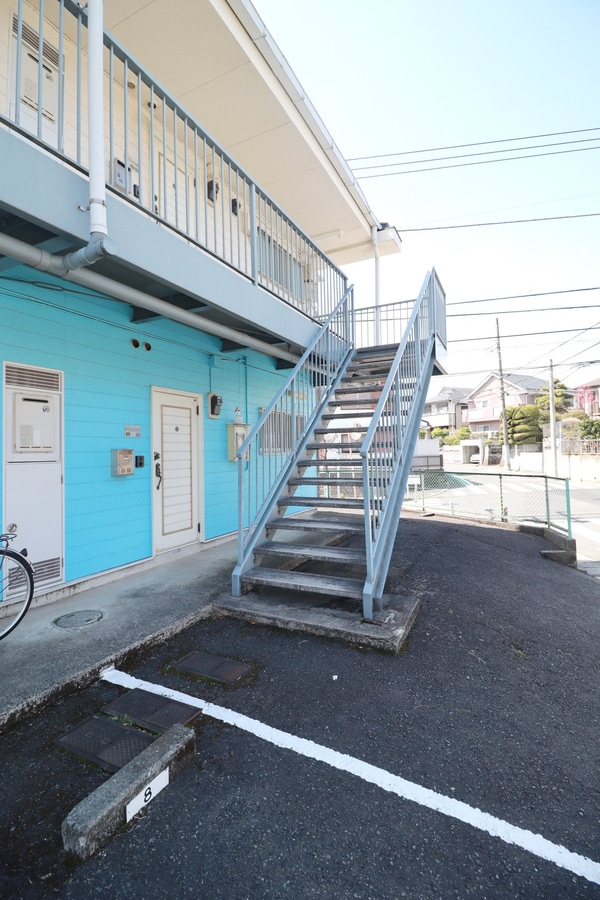 エントランス(駐車場)