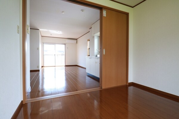 リビング・居室(※別部屋参考写真です)