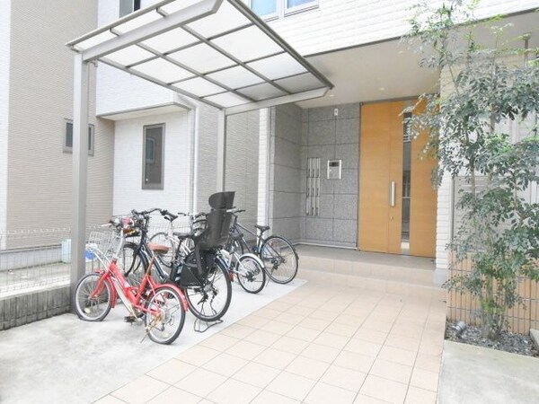 共有部分(★★屋根付きの駐輪スペース★★)