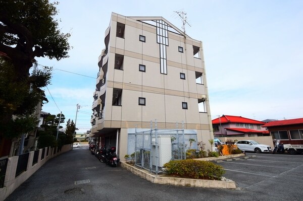 外観(★落ち着きある色の建物★)